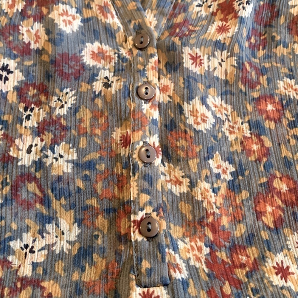 NWOT - Staring At Stars Sheer Flowy Blue Floral V-neck Blouse Size Small - Picture 12 of 15